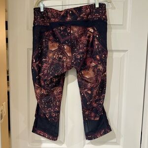 CALIA by Carrie Underwood Geometric Print Capris - Black and Brown